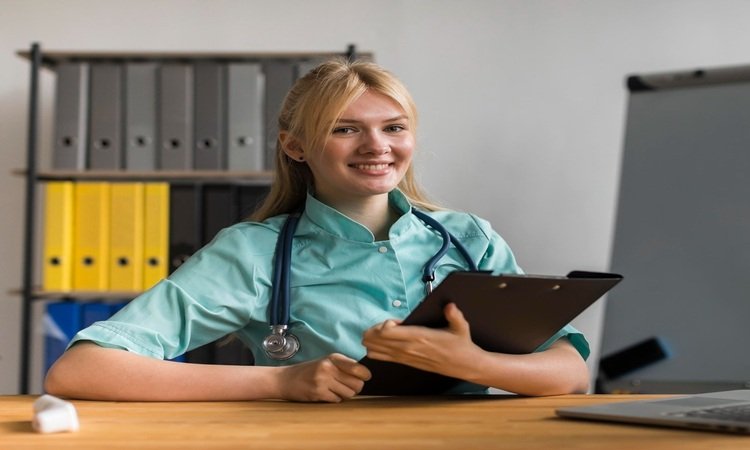 How to Pick the Best Online Schools for a Medical Assistant Training Program_
